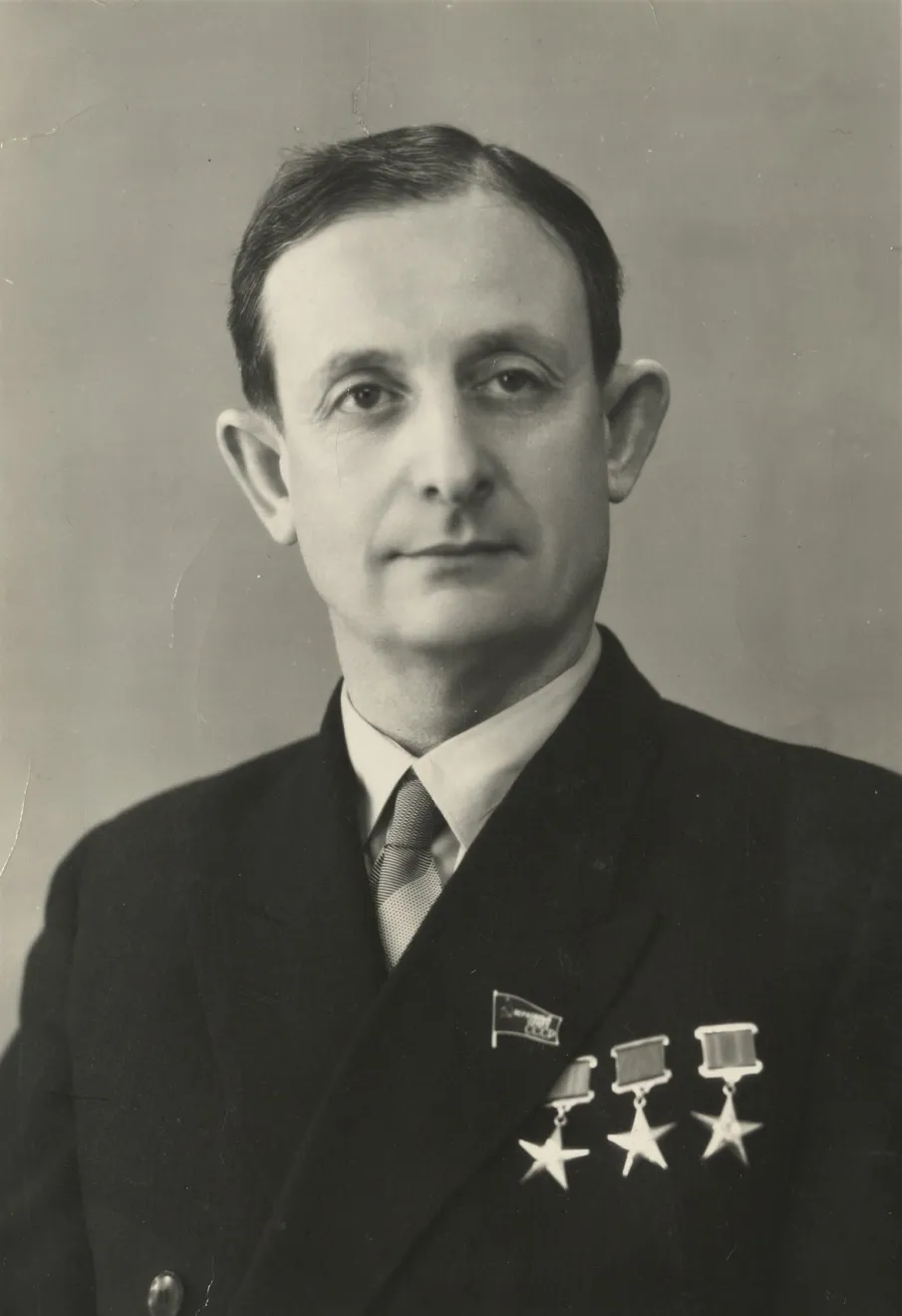 К 120-летию со дня рождения физика-ядерщика Ю.Б. Харитона (по документам ГОПАНО)